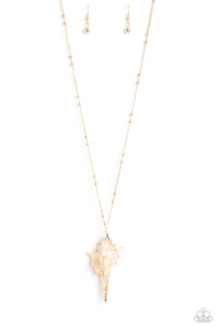 Cascading down the chest from an elongated gold chain sporadically infused with gold studs, a conch shell lined with glittering gold creates a stunning seaside statement. Features an adjustable clasp closur